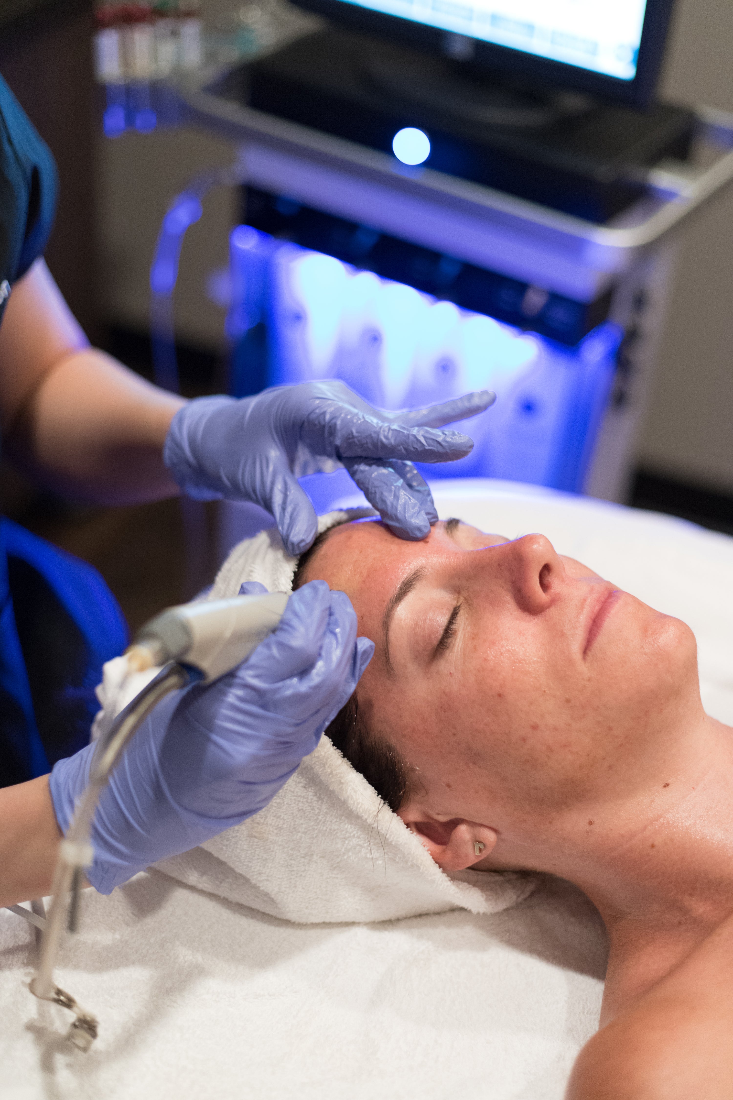 Get Holiday-Ready Skin: A Glow-Boosting Guide with Hydrafacial