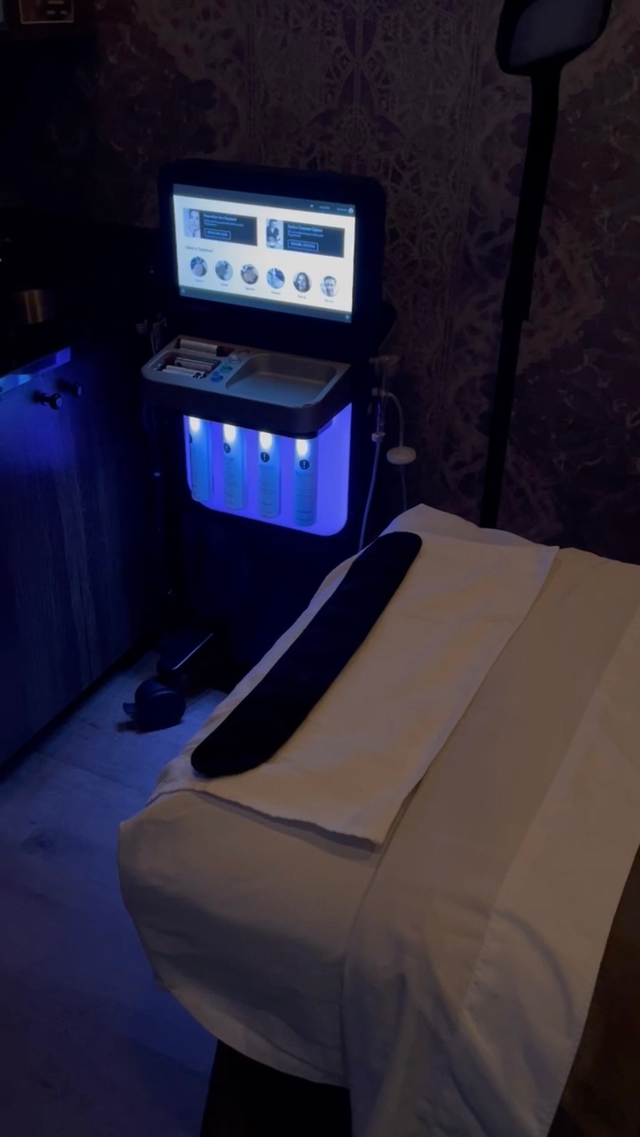 Unlock Radiant Skin: Hydrafacial Benefits and How It Works