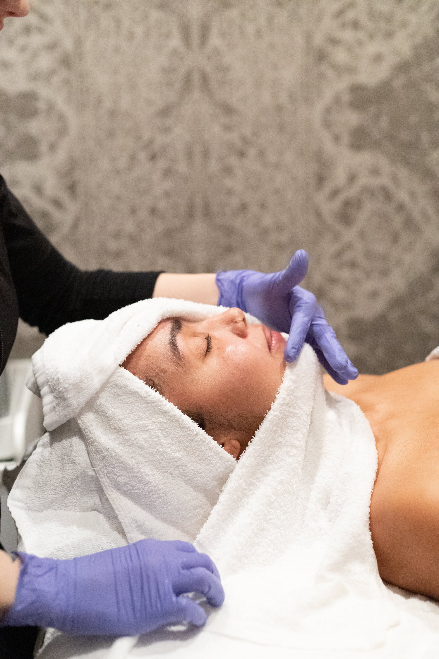 Essential Facials vs. Express Facials: Which One Does Your Skin Need This Season?